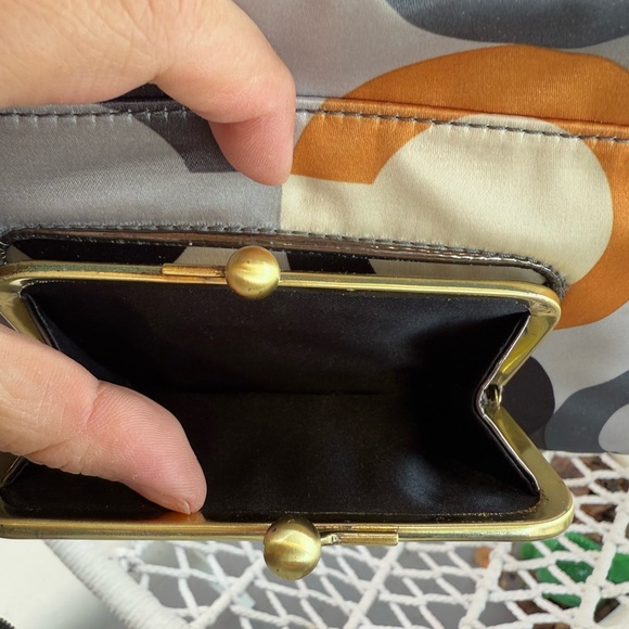 Coach Amanda Kisslock Turnlock Op Art Gray Black Clutch No Chain - Picture 3 of 6